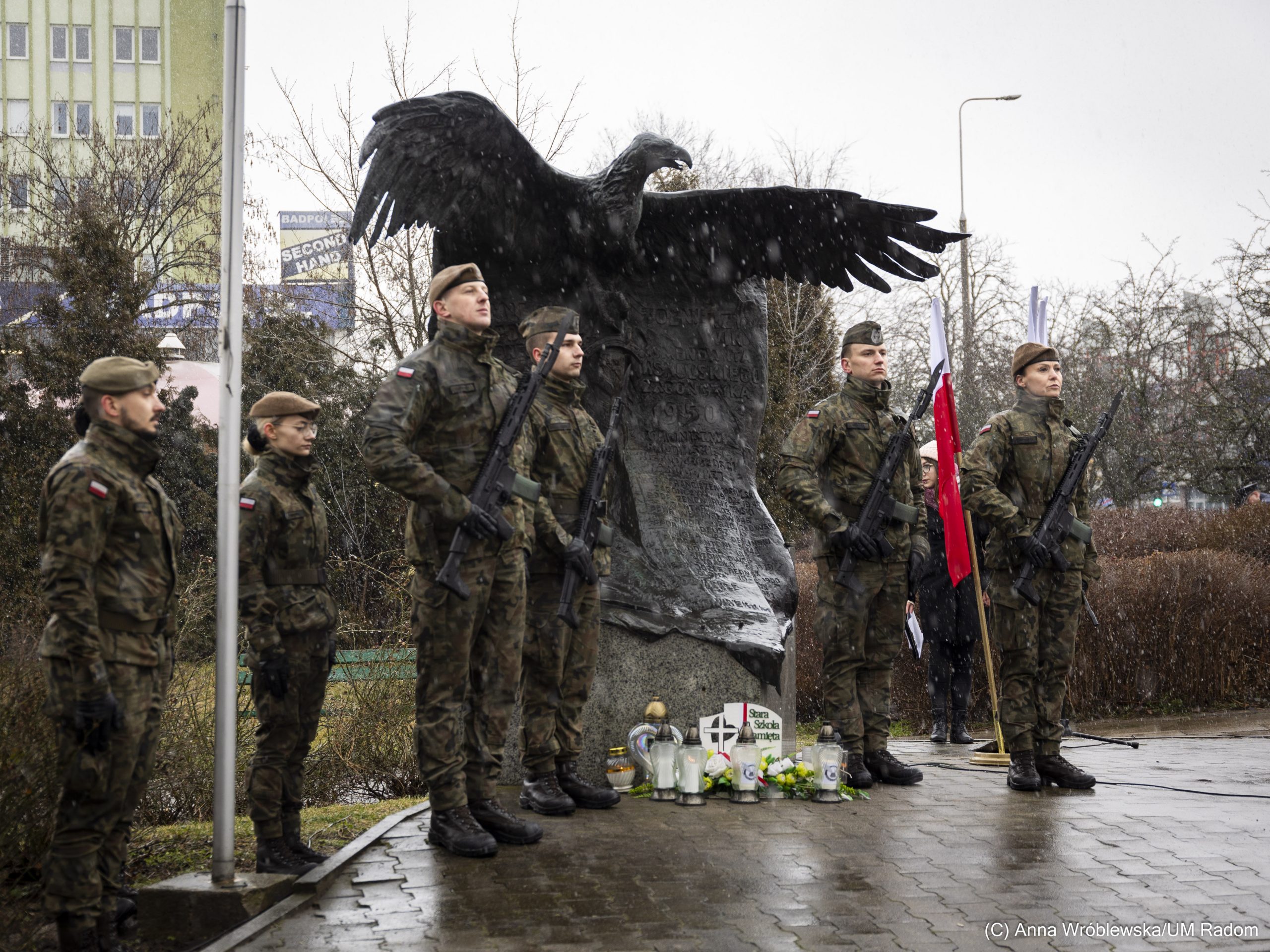 zolnierze_wykleci_kwiaty-5