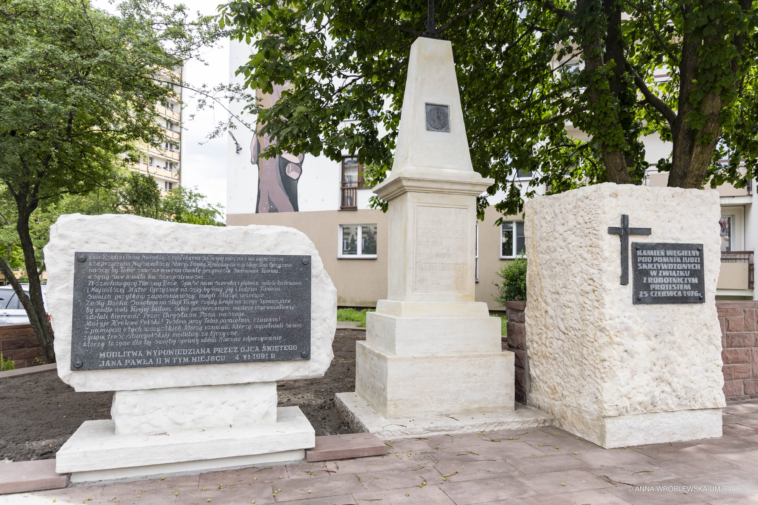 pomnik_czerwiec_odnowiony -8